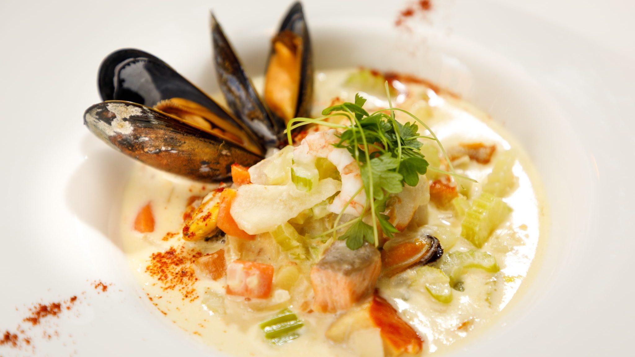 A bowl of Irish seafood chowder with mussels and salmon.